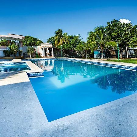 Capital O Oxtankah,Chetumal Bay Hotel Calderitas Buitenkant foto