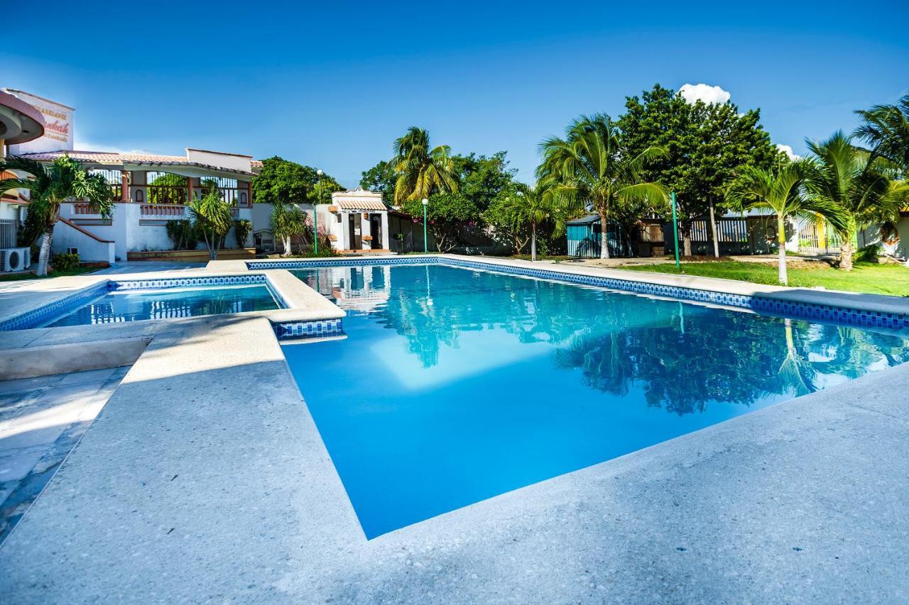 Capital O Oxtankah,Chetumal Bay Hotel Calderitas Buitenkant foto